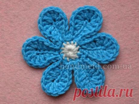 Вязаный крючком цветок с шестью лепестками