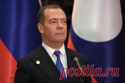 Медведев рассказал о последствиях неверия НАТО в возможность ядерной войны. Недооценка военным блоком НАТО риска вступления в ядерную войну с Россией может привести к самым непредсказуемым последствиям. Об этом заявил зампред Совбеза России Дмитрий Медведев. Ответственность за это будет целиком лежать на Североатлантическом альянсе, подчеркнул он.