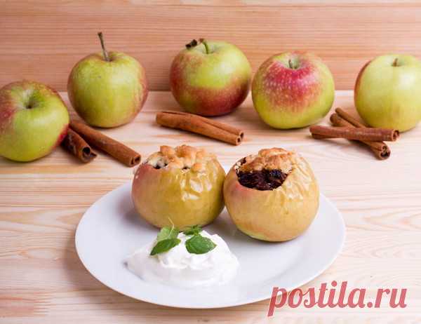 Печеные яблоки с изюмом и корицей
Отличный рецепт печеного десерта из яблок, изюма и корицы. Корица отлично сочетается с яблоками и дает блюду неповторимый вкус и аромат.