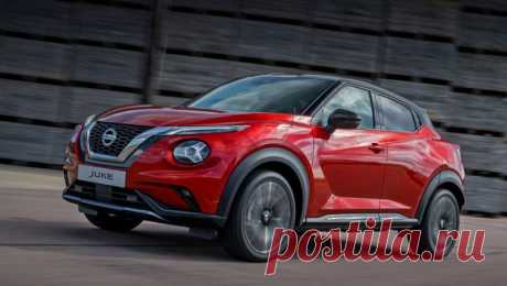 «Второй» Nissan Juke сохранил узнаваемый образ Перешедшие по наследству круглые фары отличаются Y-образной структурой и светодиодной начинкой уже «в базе». Узкие ходовые огни соединяются с решёткой