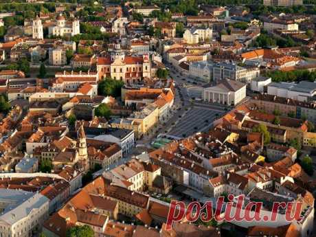 You can wonder the streets of Vilnius and spend days seeing new sights in Archutecture   |  Pinterest • Всемирный каталог идей