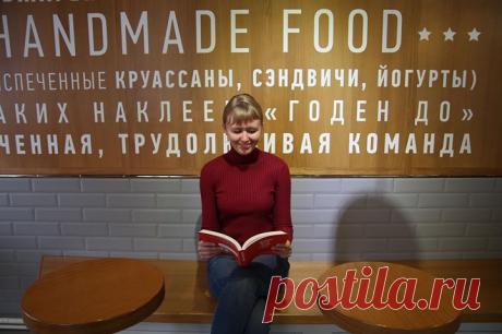 Друзья, сюрприз для жителей Омска. Мы продолжаемся встречаться с читателями по всему миру. Уже в этот вторник, 26 сентября, МИФовец Лена Колмогорова будет ждать вас в Омске. Напоминаем, что #миф_в_лицах — это не простые встречи. А квест. Вам предстоит отыскать МИФовца, «спрятавшегося» в вашем городе, приехать к нему и получить книгу в подарок. И, конечно, поболтать. Итак, загадка. До того как стать писателем, этот испанец был солдатом, участвовал в битвах и, по слухам, даже был в плену у…