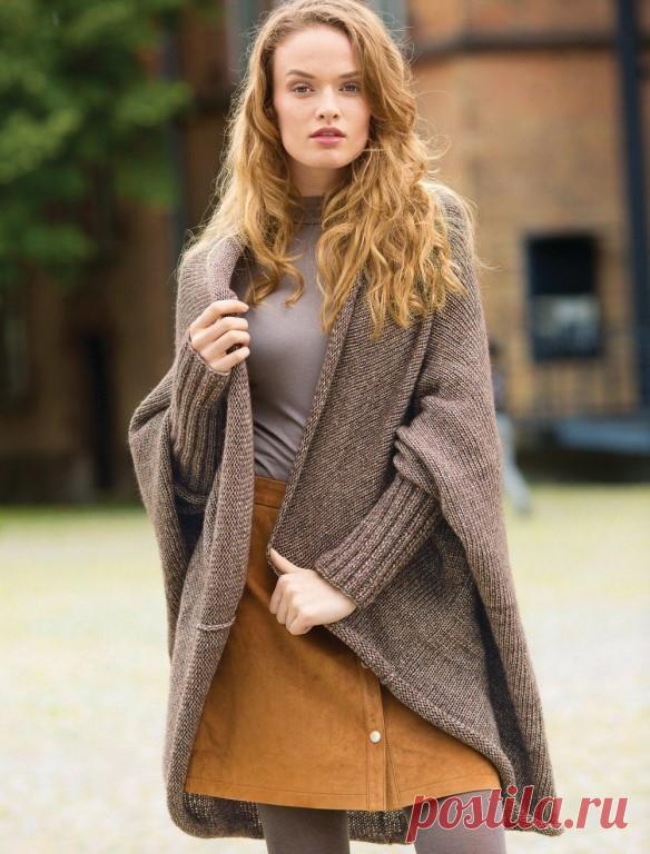 Вяжем безразмерный кардиган спицами Очень простой в работе стильный кардиган подходит сразу на четыре размера за счет очень свободного кроя.