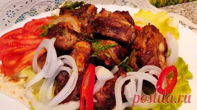 Жареные ребра с луком: шикарное блюдо в вашем меню Простое и вкусное блюдо! Готовим  жареные ребра с луком! Их можно сделать и просто на обед, или подать на праздничный стол!
Ваши родные и близкие будут очень признательны за шикарное блюдо! Такие ребр…