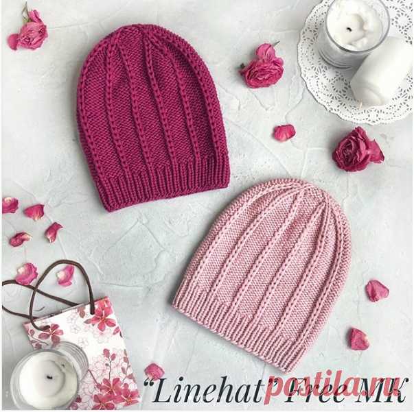 Шапочка

Автор @svetlana_grebenuk.knit
Источник: https://www.liveinternet.ru/users/4794383/post4403487..

Я использовала пряжу Cashsilk 1,25 мотков,спицы 6mm.
Набираю 73п,соединяю в круг,вяжу резинкой 1х1 10 рядов.
Вешаю маркер в начале ряда.
1) лиц,5 изн, повторяю до конца ряда
2)лицевую переснять на правую спицу непровязанной,5 изн; повторяю до конца ряда.
Чередую ряд 1 и 2 до достижения 19-20 см.
каждая третья дорожка будет линией убавки
слева и справа от линии убавок п...