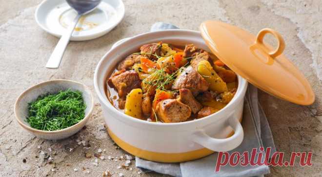 Рагу из бедра индейки с яблоками и курагой, пошаговый рецепт с фото
Рецепты рагу (500 РЕЦЕПТОВ). Гуляш. Рагу из кабачков. Овощное рагу. Аджапсандали. Рагу с картошкой. Рагу из курицы. Рагу с мясом. Бефстроганов. Фрикассе. Жаркое и рагу из кролика 
https://www.gastronom.ru/recipe/group/2717/ragu