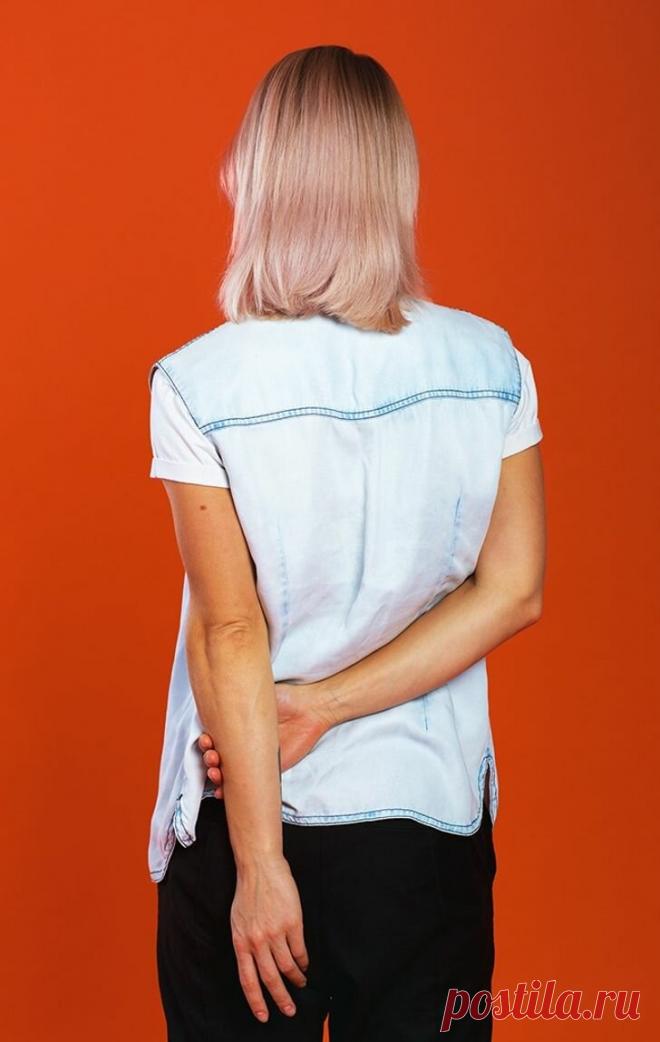 12 поз и жестов, которые губят вашу привлекательность на корню
Язык тела появился намного раньше косметики, одежды и даже речи. Поэтому именно он в первую очередь влияет на то, как нас воспринимают люди. 1. Рука за спиной в захвате Когда вы за спиной держите свою руку за предплечье - это сильный негативный сигнал для окружающих. Потому что эту позу мы обычно принимаем, когда угрюмы или злы. И чем...
Читай пост далее на сайте. Жми ⏫ссылку выше