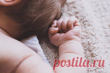 Россиянка с двумя матками и двумя влагалищами родила здорового ребенка. В Ногинске врачи приняли роды у женщины с двумя матками и двумя влагалищами. 33-летняя жительница Ногинска с необычной аномалией приехала в больницу на 40-й неделе беременности после наступления схваток. Врачи сделали кесарево сечение и помогли родиться здоровой девочке.