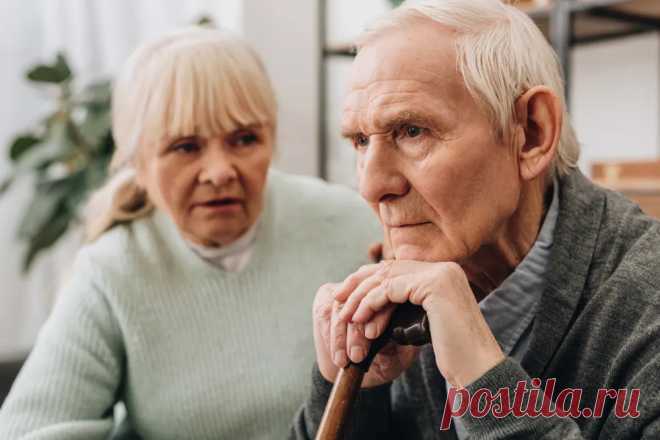 С годами люди ПАХНУТЬ СТАРОСТЬЮ. Специфический запах - у пожилых людей, не связан с соблюдением гигиены или питанием. Он возникает из-за старения кожи, которая после 40 лет начинает вырабатывать вещество 2-ноненаль. Оно плохо растворяется в воде, однако способы избавиться от запаха всё же есть.