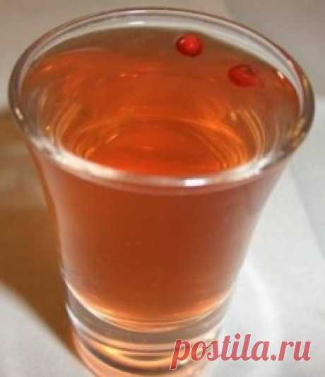 Домашние настойки из черноплодной и красной рябины