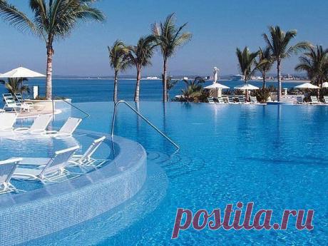 У маленького мальчика родственники жил на Кипре. Он очень хотел встретиться с ними потому что сильно любил их. Родители говорили ему, что он еще маленький и нужно подождать. Но мальчик начинал плакать и просить, чтобы его отвезли на Кипр,  Его отвезли  в горную деревню. Когда ребенок вышел из автомобиля, взрослые шутя сказали ему: «Вот ты и на Кипре!» — «Нет, это не Кипр!» — твердо ответил мальчик. «Почему?» — спросили у него.«Потому что здесь нет тех, кого я люблю!» — сказал мальчик.