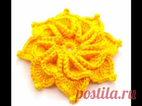 Flor amarela de oito pétalas