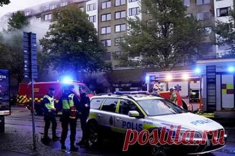 В Швеции госпитализировали 20 человек в результате взрыва в жилом доме. В городе Гетеборг, в Швеции в одном из жилых домой произошел взрыв, в результате которого госпитализированы более 20 человек. Взрыв прогремел около 05:00 (06:00 по Москве) во вторник в центральной части города. Минимум трое пострадавших получили серьезные ранения. Причины взрыва не сообщаются.
