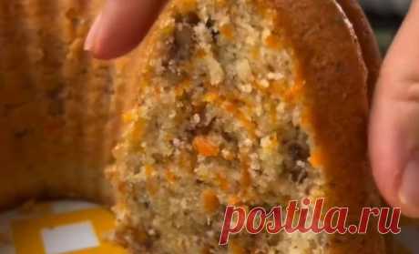 Морковный пирог с орехами в духовке простой рецепт пошаговый Морковный пирог с орехами в духовке простой рецепт в духовке. 🍓4 яйца 🍓1 стакан сахара 🍓1 стакан молока 🍓Полстакана растительного масла 🍓2 стакана муки 🍓2 пачки разрыхлителя 🍓1 пачка ванили 🍓1 стакан натертой моркови 🍓1 стакан дробленых грецких орехов 🍓1 чайная ложка корицы Объём стакана 200 мл.