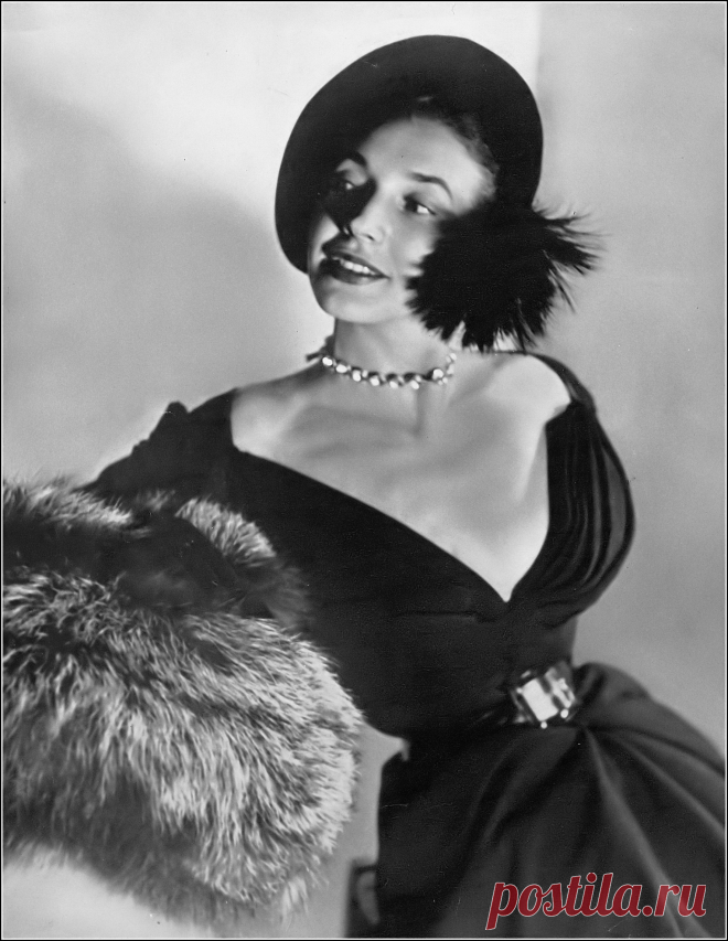 Model in the most extreme décolletage on a black wool ankl… | Flickr