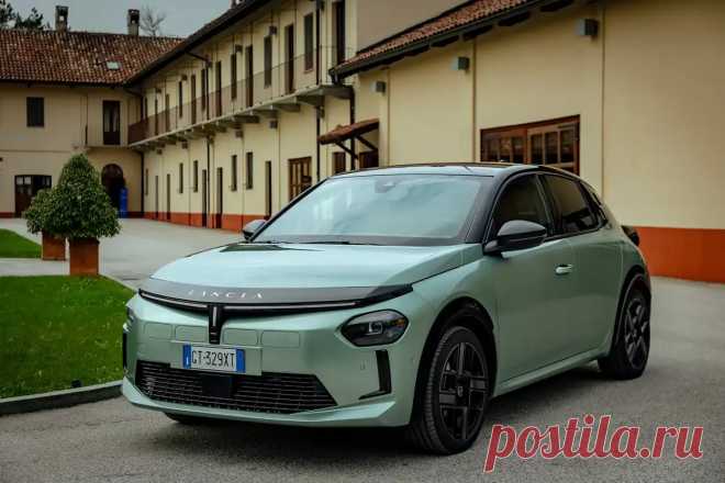 Хэтчбек Lancia Ypsilon Hybrid 2025 с запасом хода 425 км