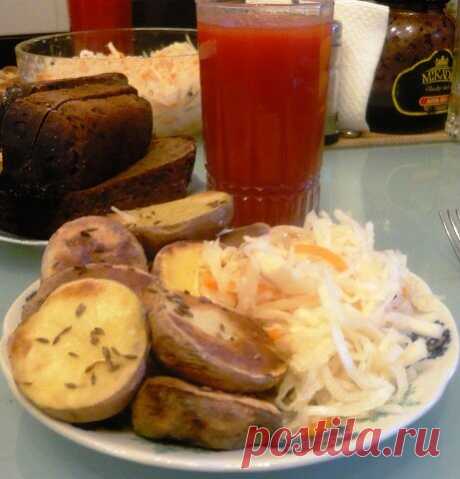 Дорогие друзья, завтра на трапезе по монастырскому уставу сухоядение: хлеб, вода, зелень, сырые, сушеные или моченые овощи и фрукты (одно блюдо на выбор). Поставляется одна трапеза после Вечерни и Литургии Преждеосвященных Даров. 

«Ядим сухоядение: пием и сок с медом» (Типикон гл.32). Для тех, кто не может выдержать полное воздержание от пищи и пития в течение двух первых дней Великого Поста, а также для пожилых возрастом в среду на трапезе благословляется «хлеб тепл и от...