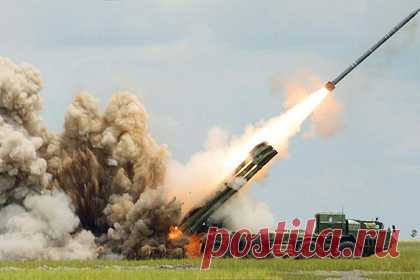 Российские «Торнадо-С» получат ракеты с беспилотниками. Российские реактивные системы залпового огня «Торнадо-С» калибра 300 миллиметров получат новые боеприпасы с беспилотными летательными аппаратами внутри. Беспилотники смогут запускать в глубокий тыл противника, а после выхода в заданный район БПЛА будут мешать работе радиолокационных станций и глушить радиосигналы.