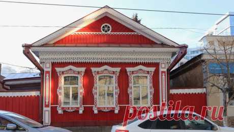 В Екатеринбурге начали сносить старинный дом после реставрации. В Екатеринбурге 24 января начали сносить старинный деревянный дом на улице Чернышевского, хотя в 2019 году здание отреставрировали волонтеры. Об этом сообщает местное издание E1.ru. Отмечается, что разбирать деревянное строение начали ...