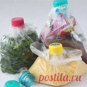 Пробка от пластиковой бутылки, как зажим для пакета - ни запаха, никаких крошек.