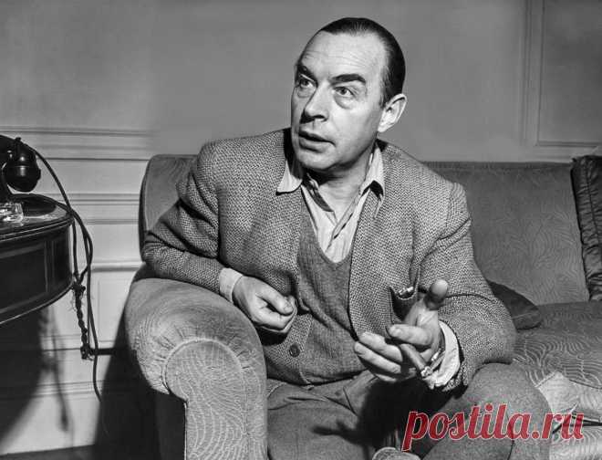 Интересные цитаты Ремарка о любви и не только
Эрих Мария Ремарк Эрих Мария Ремарк Выдающийся писатель двадцатого века, подаривший нам замечательное наследие в виде своих произведений. Эрих Мария Ремарк участвовал в гонках, но не разбился, воевал в Первой Мировой войне, но не был убит, его сестра подверглась репрессиям в Германии и была убита, но Ремарк вновь остался жив. Огромный путь прошел Эрих Мария […]
Читай пост далее на сайте. Жми ⏫ссылку выше