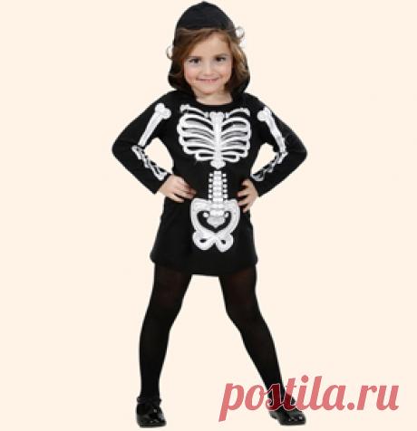 Олеся Емельянова. Маленькая Смерть  – стихотворение-визитка для карнавального костюма.
Хэллоуин давно закончился, но, видимо, не для всех. Если ваша дочка предпочитает преодолевать свои собственные страхи, перевоплощаясь в них и пугая других детей, то ей, наверняка, понравится карнавальный костюм Маленькой Смерти, а это стихотворение-визитка поможет представить и защитить его на конкурсе.