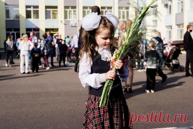 В России создадут школы полного дня
Правительство предлагает создать в России школы полного дня. Как заявляют чиновники, у детей должна быть возможность оставаться в школе на целый день после основных занятий. Фотограф Лиза Сибиренко Фотограф Лиза Сибиренко После завершения уроков учебные заведения полного дня предложат детям сделать домашнее задание под наблюдением педагога, заняться спортивными упражнениями, посмотреть фильмы и другое. Для многих […]
Читай дальше на сайте. Жми подробнее ➡