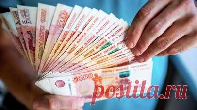 Впервые с ноября 2024 года: инфляция в России упала ниже 9%. Инфляция в России впервые с ноября прошлого года опустилась ниже 9%. Замедление роста цен эксперты объясняют сезонными факторами, резким укреплением рубля и поддержанием относительно жёстких денежно-кредитных условий в стране. Как полагают в Центробанке, по мере охлаждения экономической активности инфляция продолжит падать и к концу 2025-го достигнет 6—7%. На этом фоне эксперты ждут и заметного снижения ключевой ставки ЦБ по итогам…