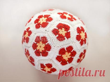 Вязаная подушка-мячик крючком. Мастер-класс с пошаговыми фото
