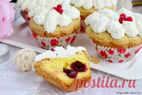 Капкейки с вишней и взбитыми сливками 🍒