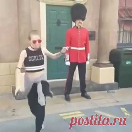 Когда сложно отказать в танце
