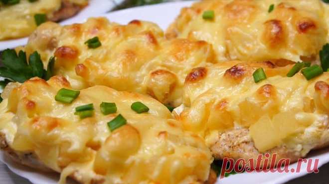 Отбивные из курицы с ананасами Подходит для праздничного застолья или просто для обеда или ужина, готовится моментально, нравится всем. Получается курочка тающей во рту, сочной, аппетитной.