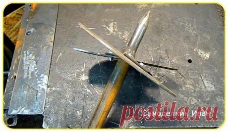 Садовый бур своими руками Доброго времени суток, уважаемые самоделкины! Эта статья будет интересна всем дачникам, огородникам и владельцам частных домов. В ней автор канала "Самоделкин Иван" покажет, как он сделал приспособление для выкапывания круглых ям. Зачастую этот инструмент называют садовым буром. Без