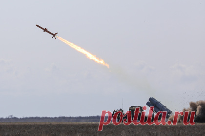 Украинский «уничтожитель» Крымского моста получил чешские шасси. Противокорабельный ракетный комплекс ЖК-360МЦ «Нептун» «стал еще круче», пишет украинское информационно-консалтинговое агентство Defense Express. Серийный ЖК-360МЦ «Нептун» на шасси Tatra T815 будет участвовать в военном параде, который пройдет 24 августа в Киеве по случаю 30-й годовщины независимости Украины.