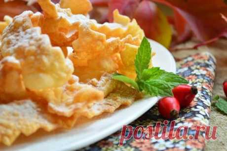 Вкусный хворост, тающий во рту 

Всем хозяйкам на заметку — традиционный узбекский вкусный хворост, тающий во рту! Для праздничного стола или просто на полдник этот простой восточный десерт подходит идеально! Смотрите, как готовить.