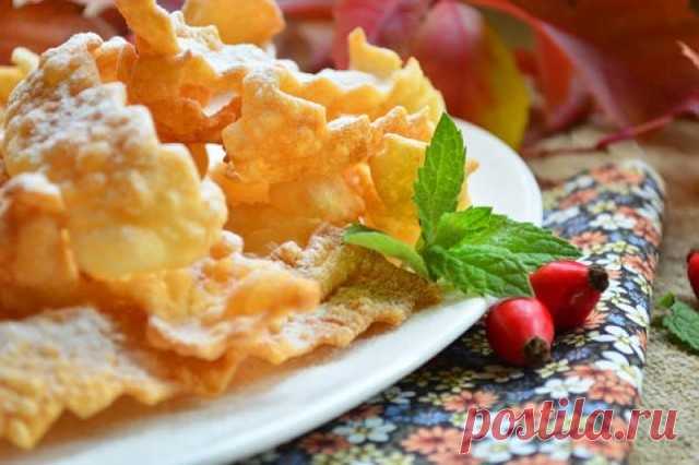 Вкусный хворост, тающий во рту 

Всем хозяйкам на заметку — традиционный узбекский вкусный хворост, тающий во рту! Для праздничного стола или просто на полдник этот простой восточный десерт подходит идеально! Смотрите, как готовить.