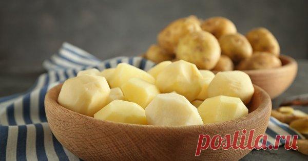 Блюда из картошки: 20 простых рецептов на каждый день Картофель, как и хлеб, – всему голова. Пожалуй, ни одно застолье не обходится без блюд из этого корнеплода, да и в обычные дни картошка – один из главных ингредиентов в меню. Что можно приготовить из картофеля, кроме пюре, читайте в нашей статье.