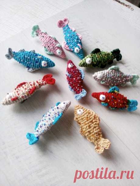 Брошь вязаная &quot; Рыбка&quot;.