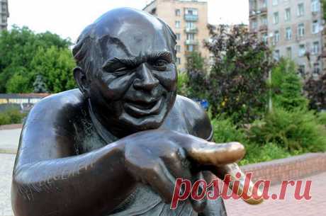 Доцент уехал. В Москве украли памятник актёру Евгению Леонову