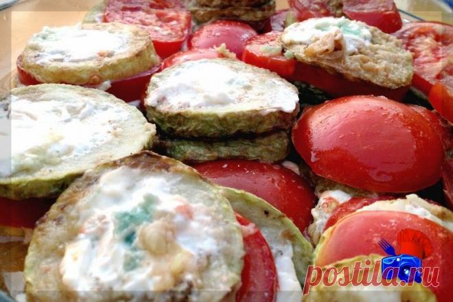 Быстрая закуска из кабачков из серии "гости на пороге". Красивая подача очень простой и быстрой закуски из кабачков.