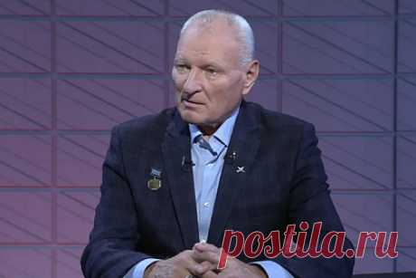 Заслуженный летчик России назвал причины ошибок пилотов. Чаще всего причиной ошибок пилотов самолетов является их недостаточное обучение и отсутствие отдыха. Такое мнение высказал заслуженный летчик России Юрий Сытник. По его словам, у пилотов, отучившихся в летных училищах, нет опыта управления большим воздушным судном, при этом новичкам сразу доверяют такие самолеты.