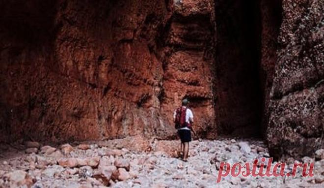 Злой дух, охраняющий изумруды, или роковой прыжок. | Мировые секреты | Почти всякая находка изумрудов окружена ореолом таинственности и мистики, что лишний раз напоминает о необычайных астральных особенностях этих самоцветов. Трагическая история американского геолога-поисковика драгоценных камней Билла Норманна как нельзя лучше подтверждает эту историю.