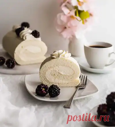 Белоснежный швейцарский бисквитный рулет – пошаговый рецепт