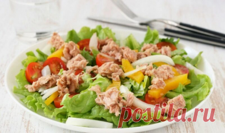 Салат с консервированным тунцом: 8 очень вкусных и простых рецептов Rate this post Здравствуйте гости и подписчики блога! Нежданно негаданно ко мне пришла мысль написать пост про салаты с тунцом,