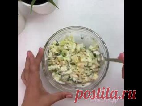 полезный салат Ингредиенты для салата:мясо криля 100 гряйцо 2 шт (отварных)картофель отварной 50 грсыр брынза 40 грлук зелёный 20 грйогурт натуральный 2% 80 гргорчица и соль по вкусу