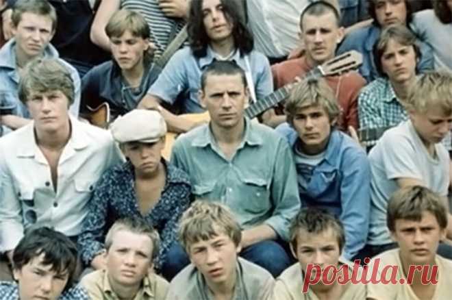 Слава, драма и странная смерть. Как сложилась судьба актеров из «Пацанов». 5 ноября 1983 года в советский прокат вышел фильм Динары Асановой «Пацаны» — режиссер продолжил исследовать трудную жизнь подростков и открыл дорогу в кино для новых талантов.