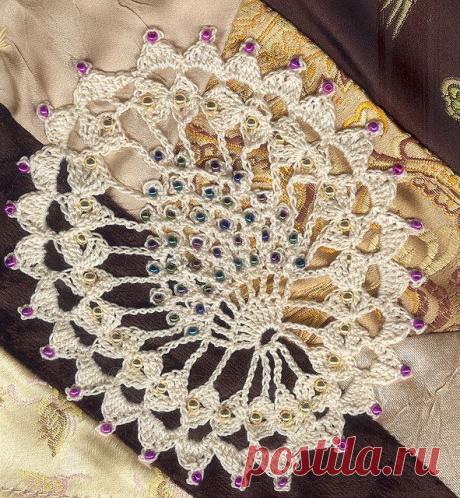 Несколько элементов вышивки в крейзи-квилт.