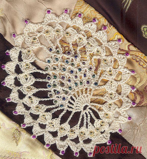 Несколько элементов вышивки в крейзи-квилт.