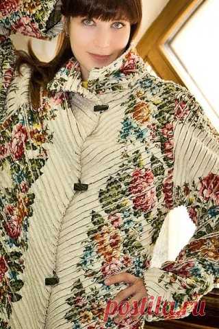 Техника синель. Мастер-класс для начинающих.
Увидела и влюбилась в эту технику. Для получения синель ткани складываем несколько слоев ткани между собой. По этому «сендвичу» на швейной машинке кладем параллельные строчки. Затем между строчками разрезаем верхние слои ткани.