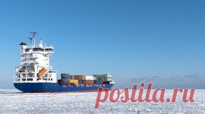 «Глобальное потепление — это реальность»: директор ААНИИ — о влиянии климатических изменений на Северный морской путь. Развитие Северного морского пути во многом изменит мировую логистическую цепочку, активизирует жизнь в Арктике и приведёт к развитию различных инфраструктурных, промышленных и социальных проектов. Такое мнение в интервью RT выразил директор Арктического и Антарктического научно-исследовательского института (ААНИИ) Александр Макаров. По его словам, российский ледокольный флот…